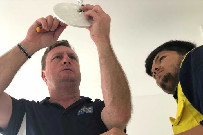 electrician-with-apprentice