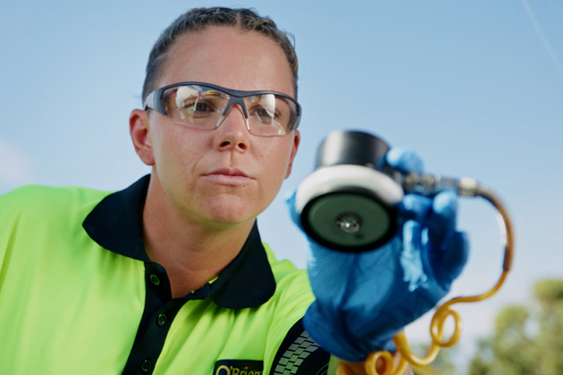 O'Brien® staff member assessing a windscreen.